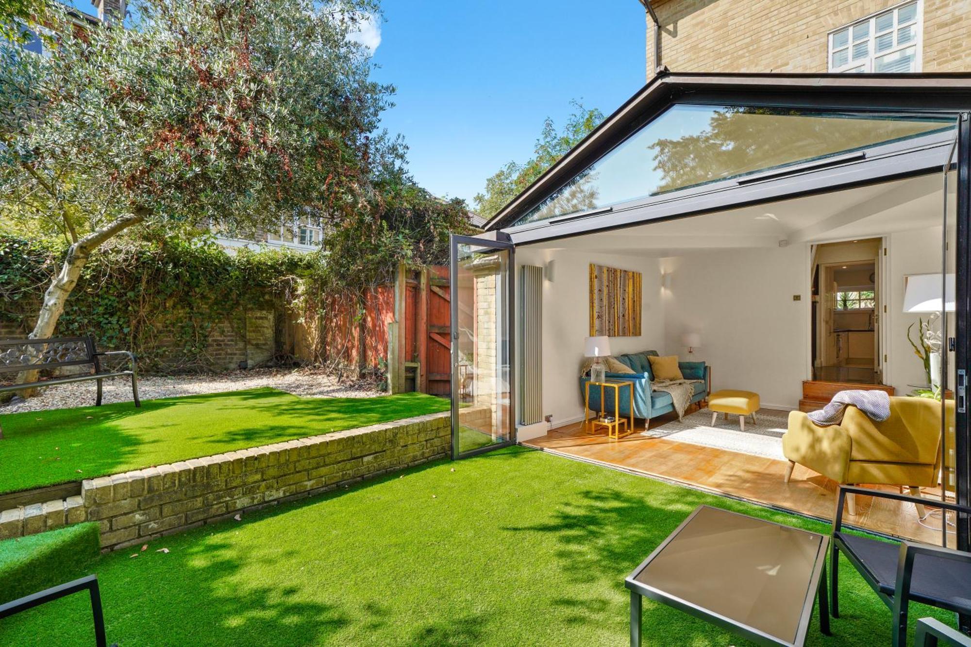 3 Bedroom Mews Home - Clapham Common - Free Private Parking - Sleeps 5 - Newly Refurbished - Sweetpea & Pillow Properties London Luaran gambar