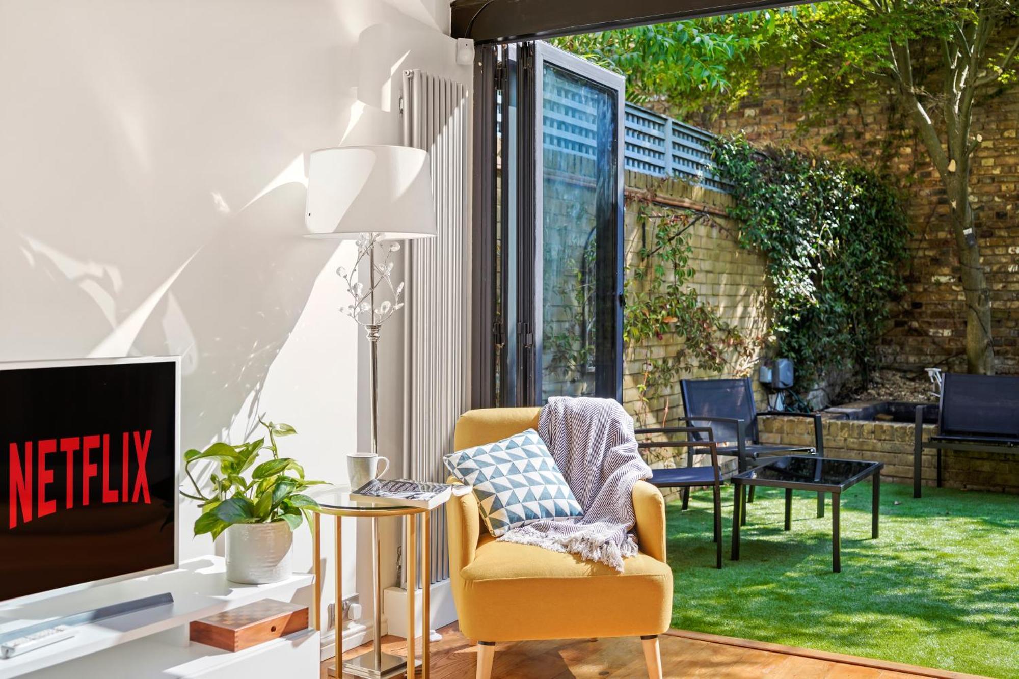3 Bedroom Mews Home - Clapham Common - Free Private Parking - Sleeps 5 - Newly Refurbished - Sweetpea & Pillow Properties London Luaran gambar