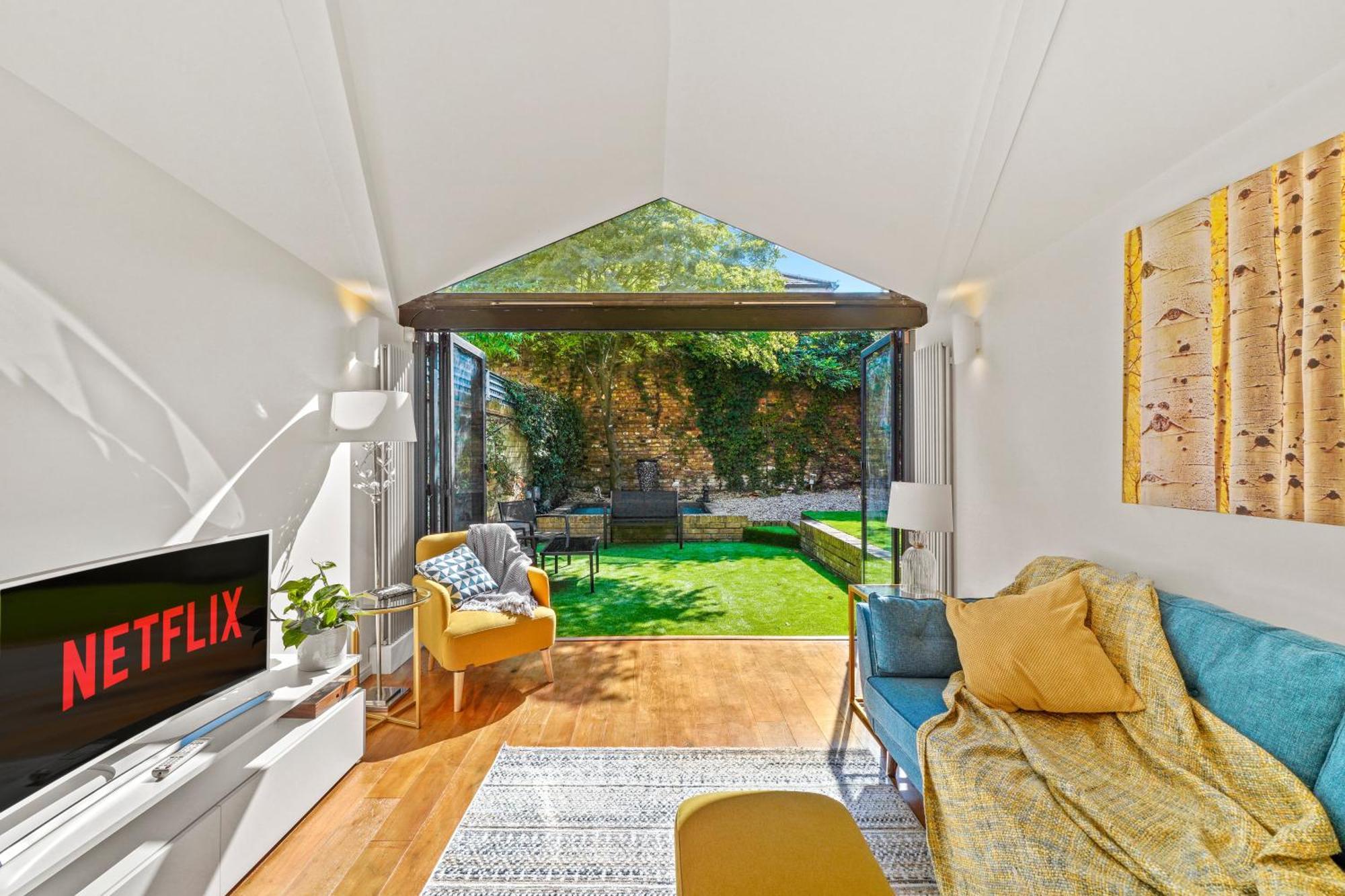 3 Bedroom Mews Home - Clapham Common - Free Private Parking - Sleeps 5 - Newly Refurbished - Sweetpea & Pillow Properties London Luaran gambar