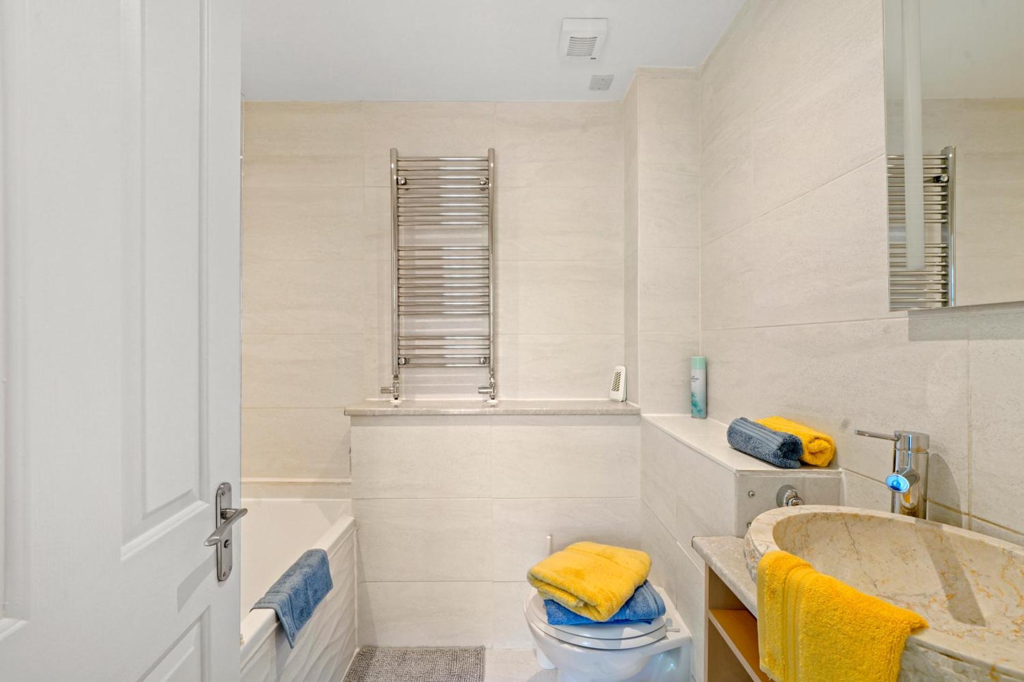 3 Bedroom Mews Home - Clapham Common - Free Private Parking - Sleeps 5 - Newly Refurbished - Sweetpea & Pillow Properties London Luaran gambar