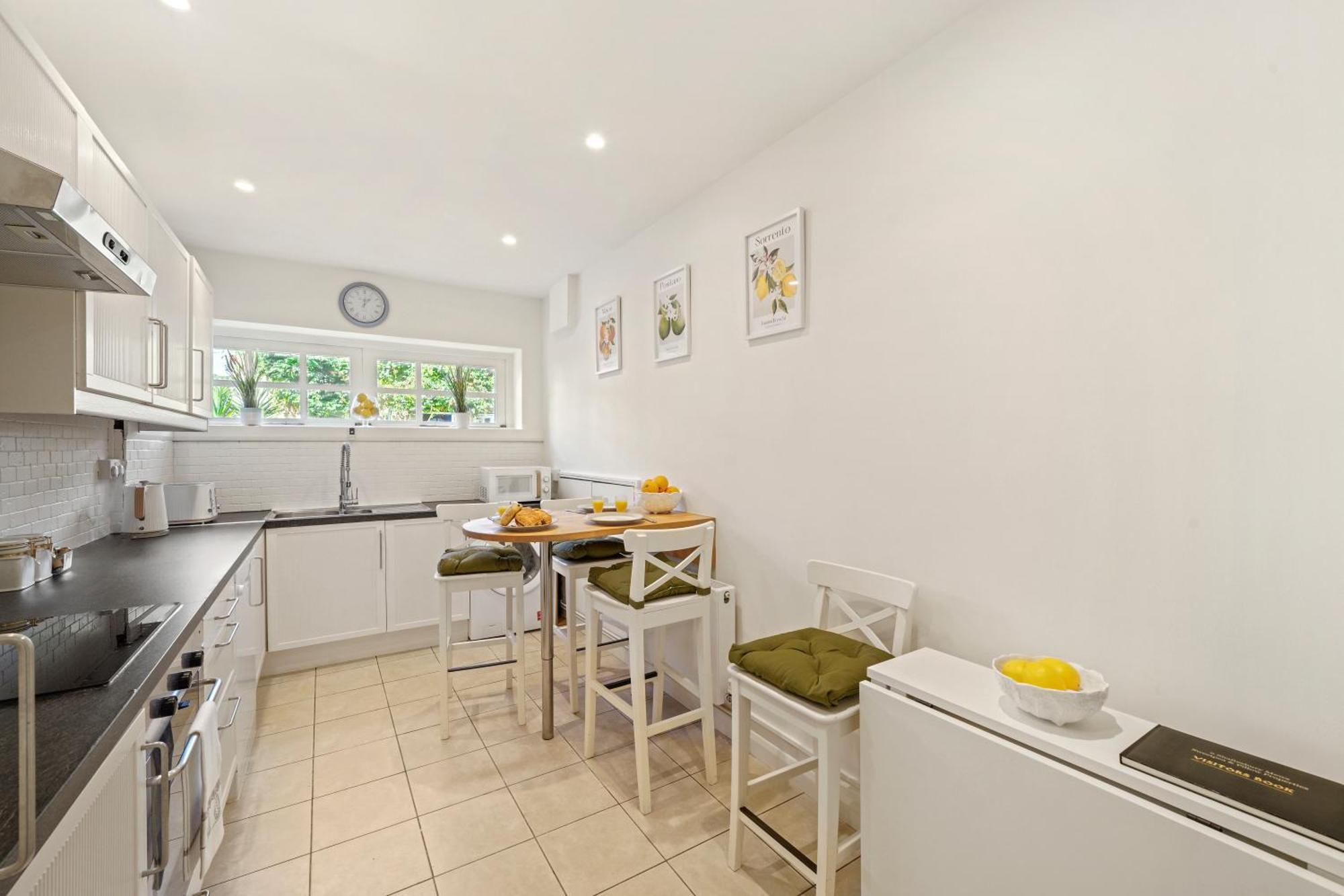 3 Bedroom Mews Home - Clapham Common - Free Private Parking - Sleeps 5 - Newly Refurbished - Sweetpea & Pillow Properties London Luaran gambar