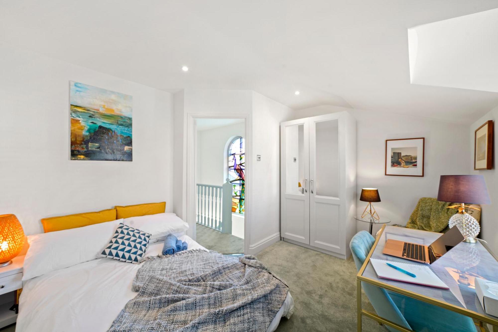 3 Bedroom Mews Home - Clapham Common - Free Private Parking - Sleeps 5 - Newly Refurbished - Sweetpea & Pillow Properties London Luaran gambar
