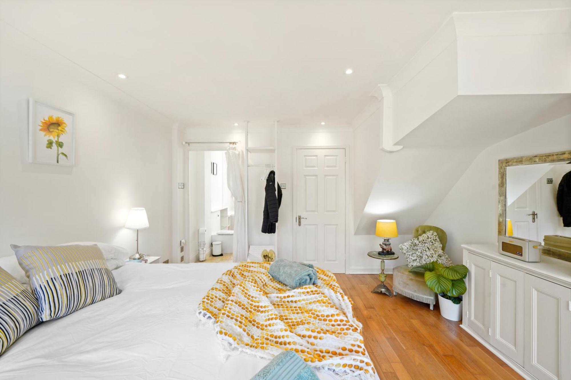 3 Bedroom Mews Home - Clapham Common - Free Private Parking - Sleeps 5 - Newly Refurbished - Sweetpea & Pillow Properties London Luaran gambar