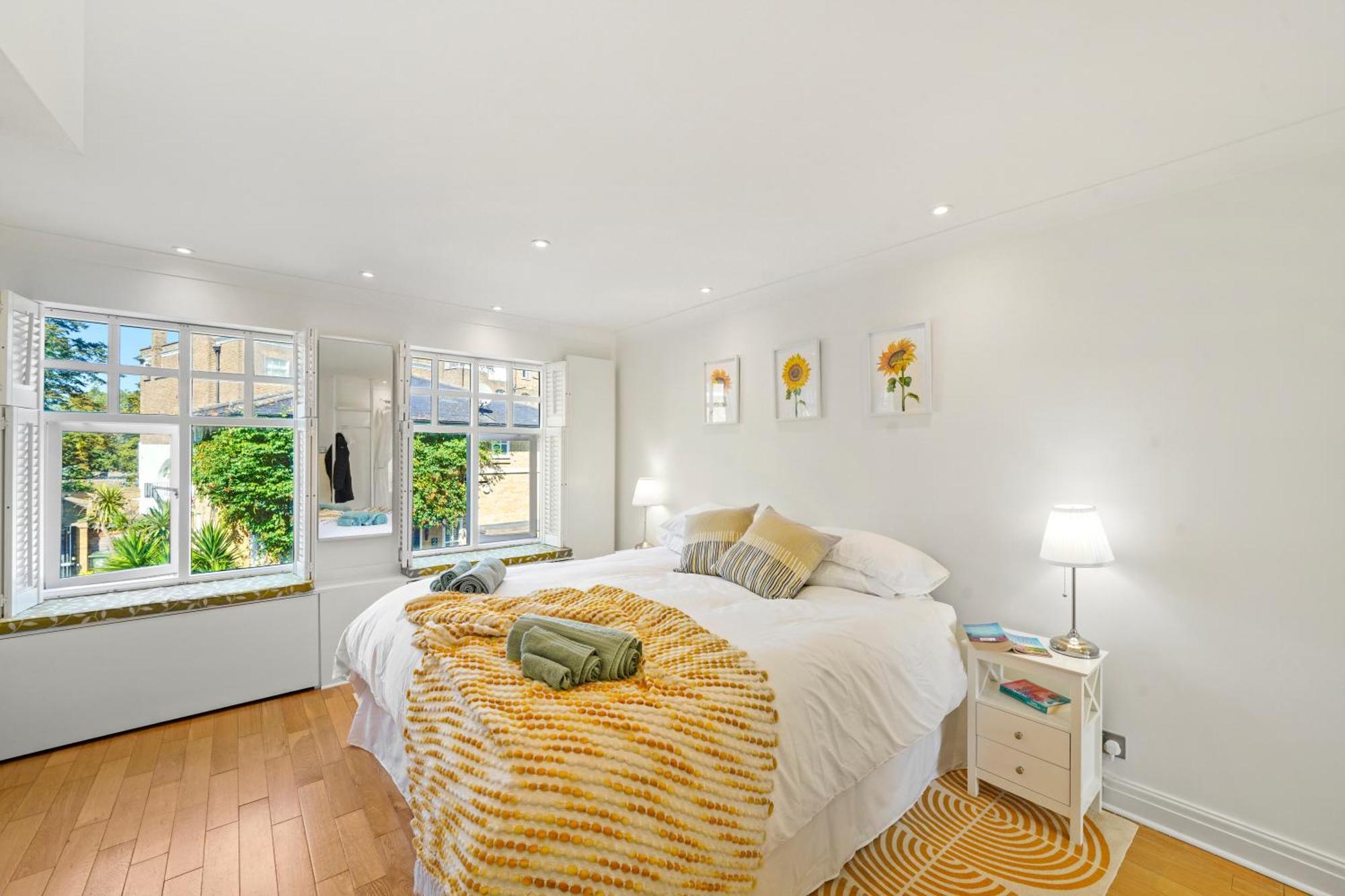 3 Bedroom Mews Home - Clapham Common - Free Private Parking - Sleeps 5 - Newly Refurbished - Sweetpea & Pillow Properties London Luaran gambar